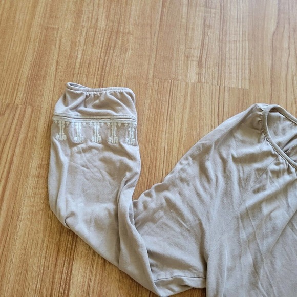 Old Navy Shirt Womens Medium Beige White Embroidery Tie Neck Bohemian Blouse - Picture 6 of 7